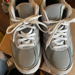 New Balance 990 V5 Women’s Tennis Shoe